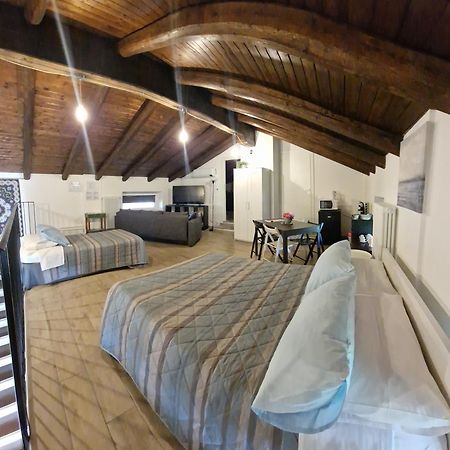 La Tana Dei Corgi Bed and Breakfast Moncrivello Eksteriør billede