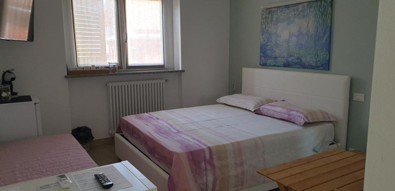 La Tana Dei Corgi Bed and Breakfast Moncrivello Eksteriør billede