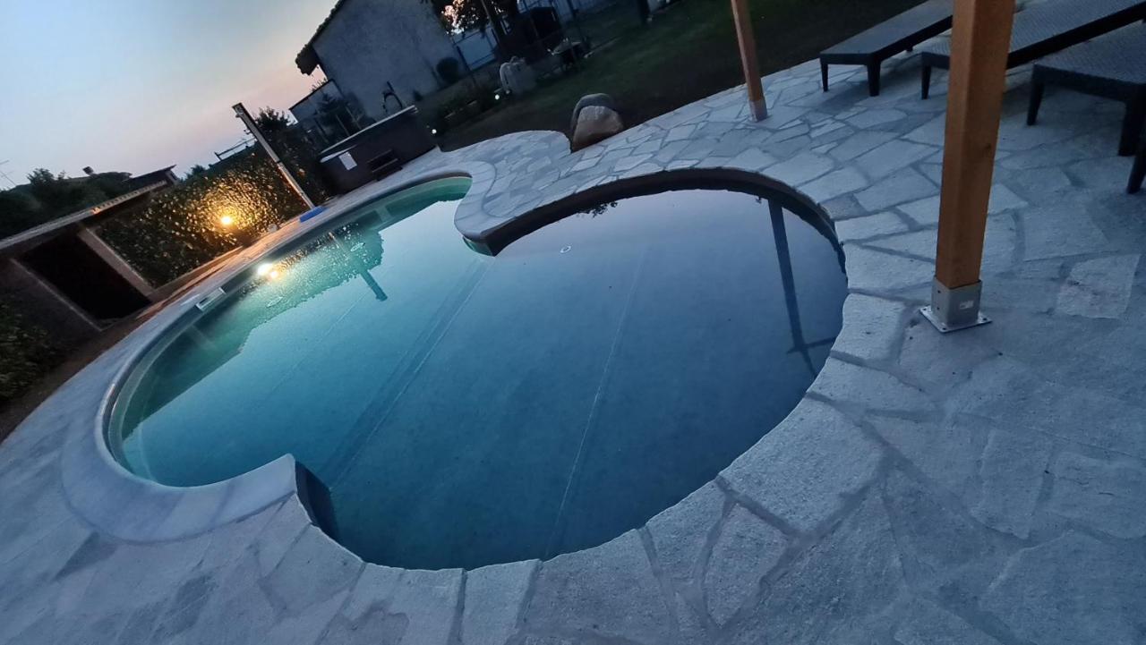 La Tana Dei Corgi Bed and Breakfast Moncrivello Eksteriør billede