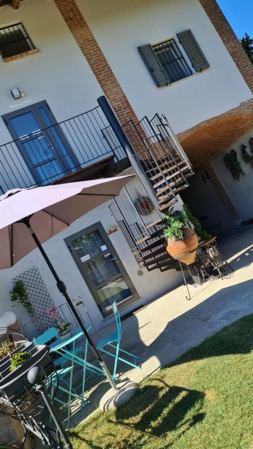 La Tana Dei Corgi Bed and Breakfast Moncrivello Eksteriør billede