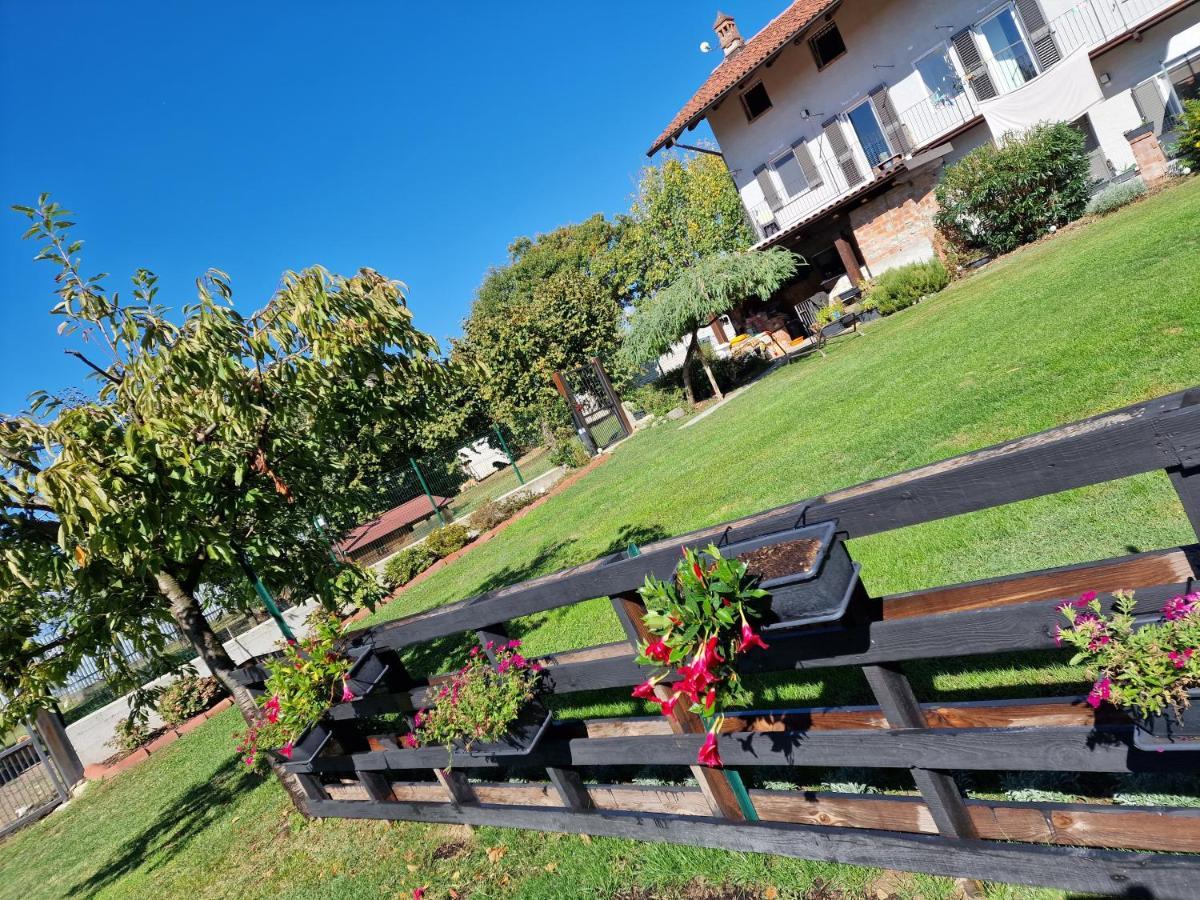 La Tana Dei Corgi Bed and Breakfast Moncrivello Eksteriør billede