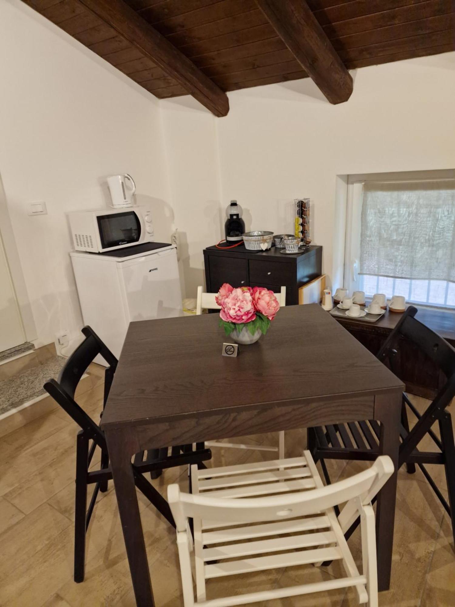 La Tana Dei Corgi Bed and Breakfast Moncrivello Værelse billede