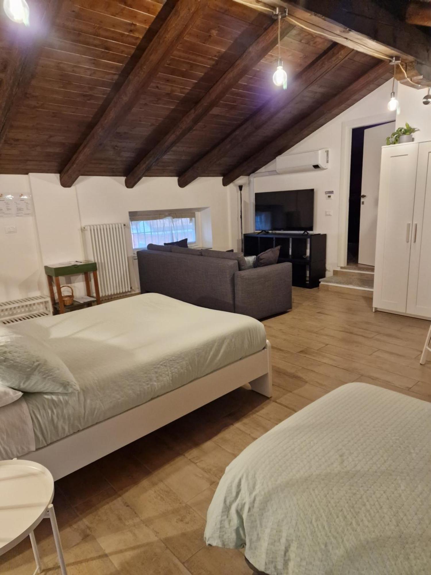 La Tana Dei Corgi Bed and Breakfast Moncrivello Værelse billede