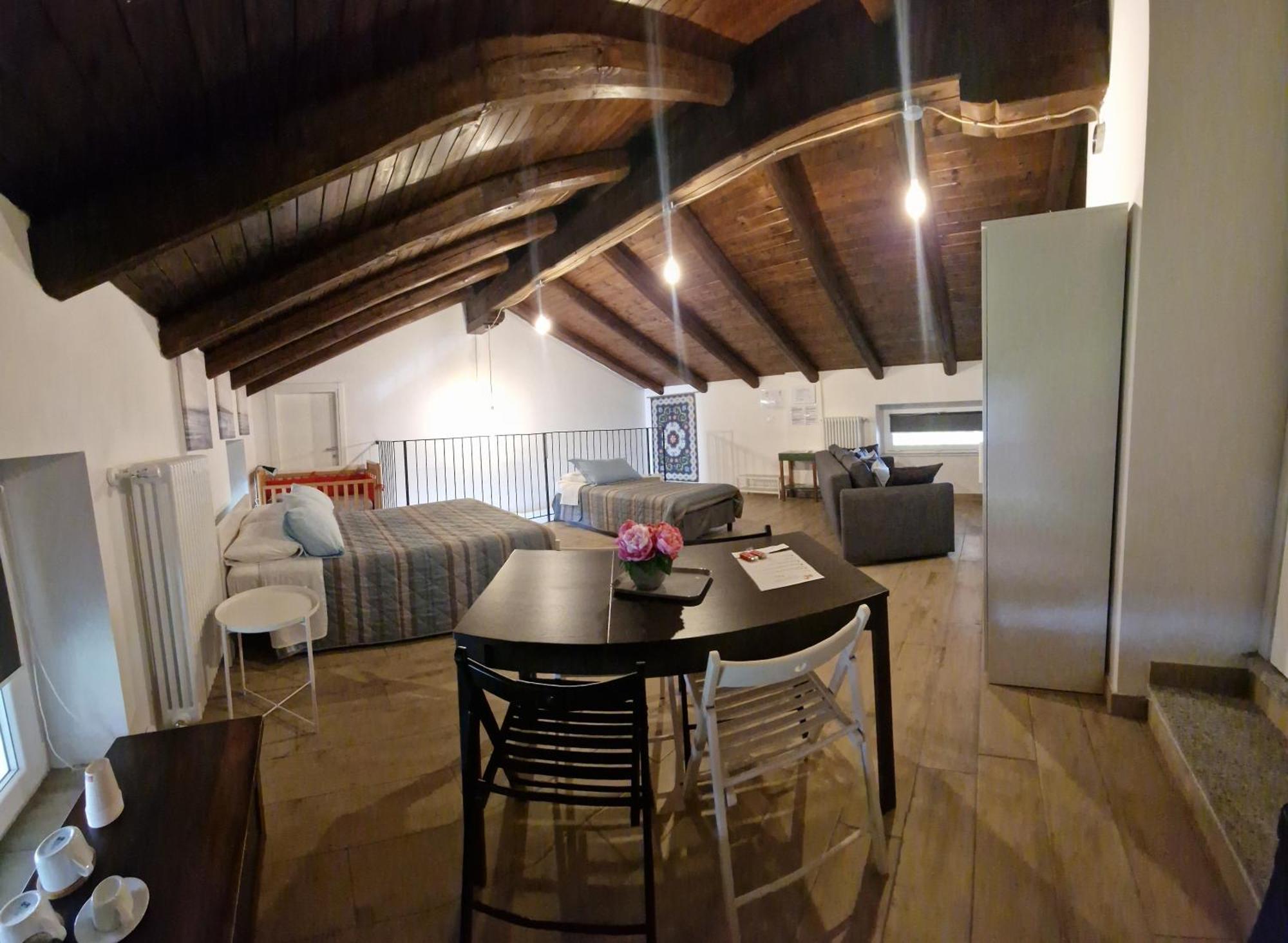 La Tana Dei Corgi Bed and Breakfast Moncrivello Eksteriør billede